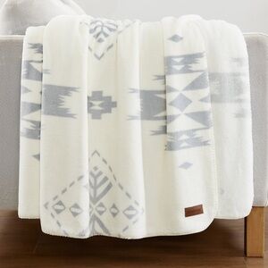 NWT Pendleton Ultra Soft Throw (Birch Tree print) 50”x 70”